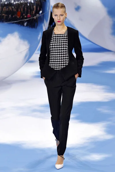 Look 27